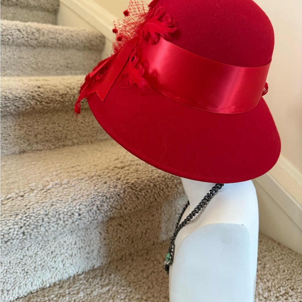 Red Feathered Women's Hat Red Robin - Picture 6 of 10